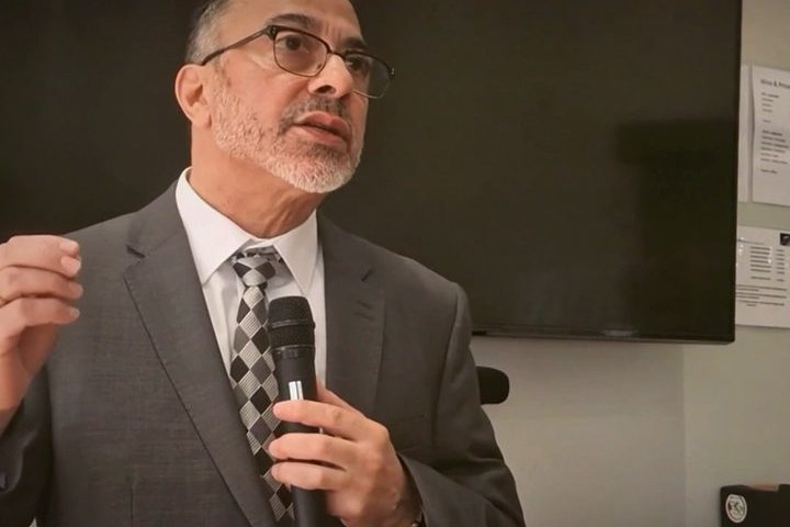 Sam Passi presenting a Silvertime Legal seminar
